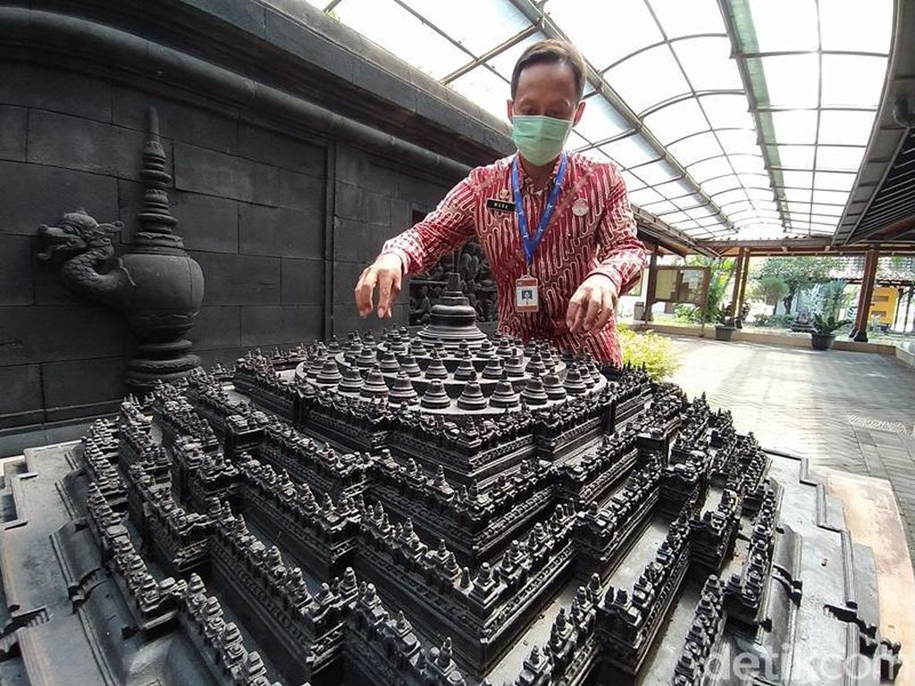 Dulu Tukang Sapu, Kini Guide Tamu Negara di Candi Borobudur