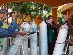 Impor Oksigen Sampai Obat COVID Bebas Pajak, Harga Harus Lebih Murah!