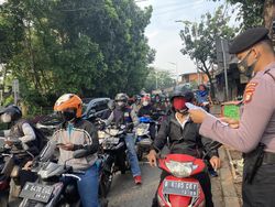 Ada Penyekatan PPKM Darurat, Lalin Lenteng Agung Tersendat