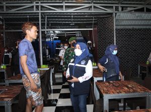 Ini 4 Pahlawan yang Makamnya Tertutup Warkop Pasutri Korban Satpol PP Ini 4 Pahlawan yang Makamnya Tertutup Warkop Pasutri Korban Satpol PP