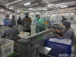 Polisi Kunjungi Perusahaan Farmasi di Sidoarjo, Cek Ketersediaan Obat COVID-19