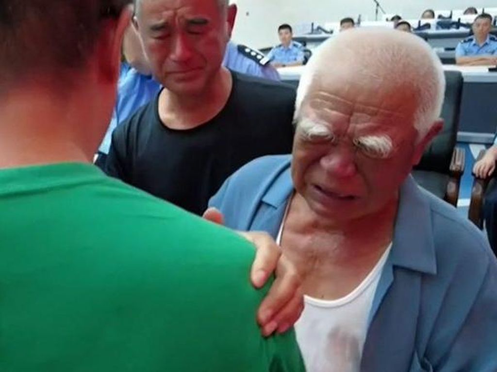 Kisah Pria 24 Tahun Keliling China Naik Motor Cari Anaknya yang Hilang Kisah Pria 24 Tahun Keliling China Naik Motor Cari Anaknya yang Hilang