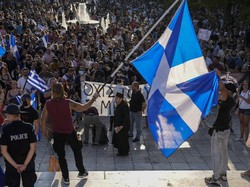 Ribuan Warga Yunani Ikut Demo Anti-Vaksinasi Corona di Athena