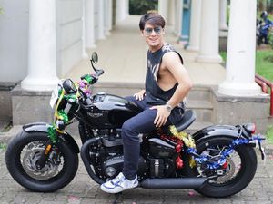 Rizky Billar dapat Kado Istimewa dari Lesty Kejora, Moge Triumph Bergaya Bobber