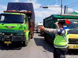 Pemerintah Perketat Perjalanan di Libur Nataru, Gimana Nasib Mobil Logistik?