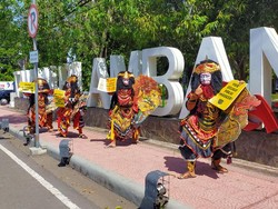 Aksi Seniman Jaranan Buto Ajak Warga Banyuwangi Vaksin dan Jaga Prokes