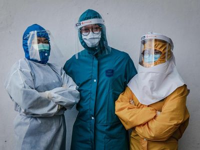 Sepak Terjang Dokter Muda di Tengah Lonjakan Corona