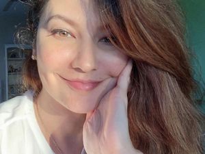 Tamara Bleszynski Bagi-bagi Bingkisan Pangan Gratis, Ini Lokasinya Tamara Bleszynski Bagi-bagi Bingkisan Pangan Gratis, Ini Lokasinya