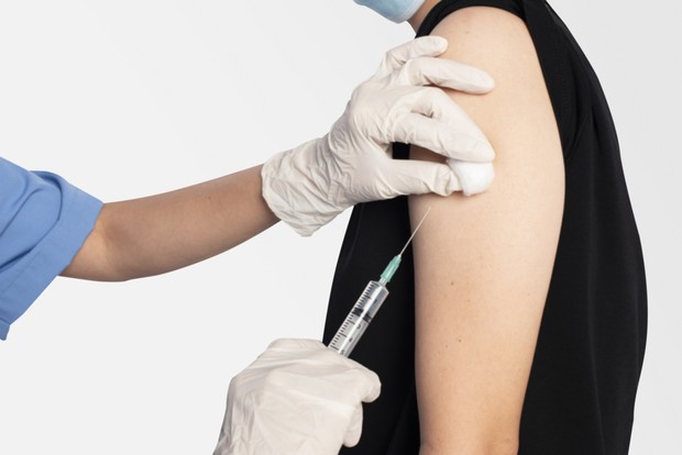 Vaksinasi sebagai imunitas buatan untuk melawan penyakit