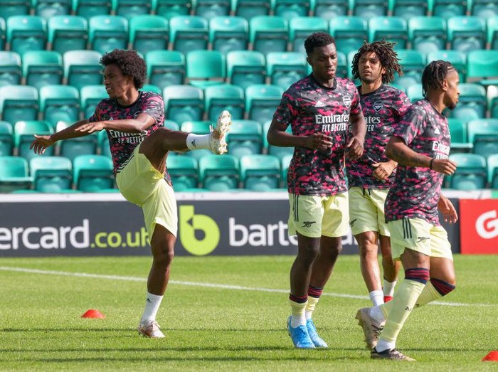 EDINBURGH, SCOTLAND - JULY 13: Willian of Arsenal pre match warm up  at Easter Road on July 13, 2021 in Edinburgh, Scotland. (Photo by Steve Welsh/Getty Images)