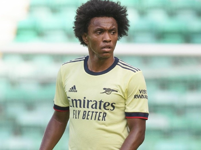 EDINBURGH, SCOTLAND - JULY 13: Willian of Arsenal during the pre season friendly between Hibernian and Arsenal at Easter Road on July 13, 2021 in Edinburgh, Scotland. (Photo by Steve  Welsh/Getty Images)