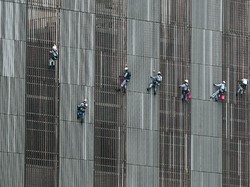 Kecemasan Buruh: Badai PHK Masih Ada Sampai Tahun Depan!