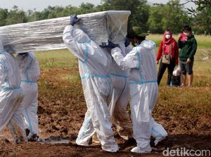 Angka Kematian COVID di Indonesia Capai 70 Ribu, Ini Data Terbarunya Angka Kematian COVID di Indonesia Capai 70 Ribu, Ini Data Terbarunya