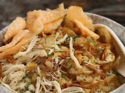 Kisah Penjual Bubur di Bandung Berbagi buat Pasien Corona yang Isoman