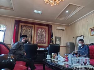 Bupati Cirebon Akan Renovasi Rumah Sudrajat, Kuli Proyek yang Dipecat Sekuriti