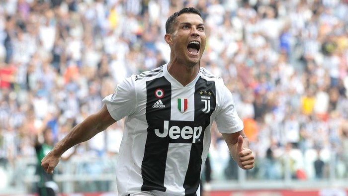 TURIN, ITALY - SEPTEMBER 16:  Cristiano Ronaldo of Juventus FC celebrates after scoring the opening goal during the serie A match between Juventus and US Sassuolo at Allianz Stadium on September 16, 2018 in Turin, Italy.  (Photo by Emilio Andreoli/Getty Images)