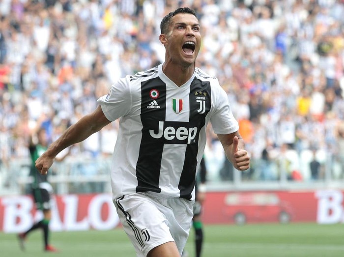 TURIN, ITALY - SEPTEMBER 16:  Cristiano Ronaldo of Juventus FC celebrates after scoring the opening goal during the serie A match between Juventus and US Sassuolo at Allianz Stadium on September 16, 2018 in Turin, Italy.  (Photo by Emilio Andreoli/Getty Images)