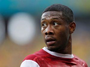 Varane Bakal Cabut, Madrid Untung Punya Alaba yang Serba Bisa