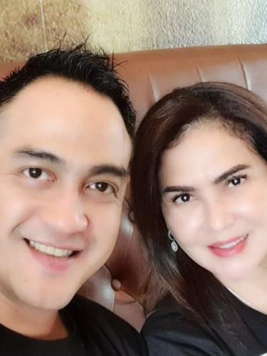 Ditengah kondisi kesehatan yang belum membaik, Ferry Irawan digugat cerai oleh sang istri. Yuk intip momen mereka berdua!