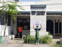 Pedagang hingga Legislator Garut Bantu Warga Terdampak COVID-19