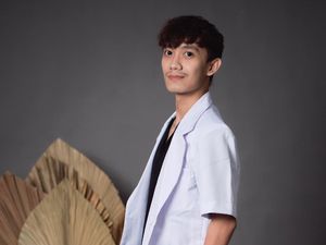 Kebanjiran Konsul Gratis, dr Riyo Keteteran Layani Pasien yang Tak Kenal Waktu Kebanjiran Konsul Gratis, dr Riyo Keteteran Layani Pasien yang Tak Kenal Waktu