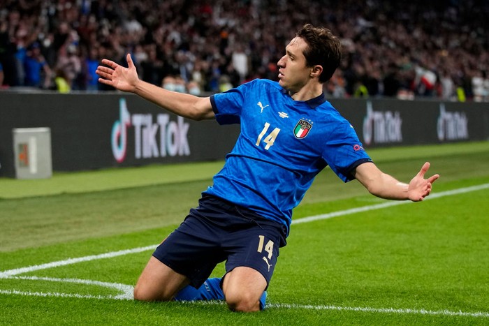 LONDON, ENGLAND - JULY 06: Federico Chiesa of Italy celebrates after scoring their sides first goal during the UEFA Euro 2020 Championship Semi-final match between Italy and Spain at Wembley Stadium on July 06, 2021 in London, England. (Photo by Frank Augstein - Pool/Getty Images)
