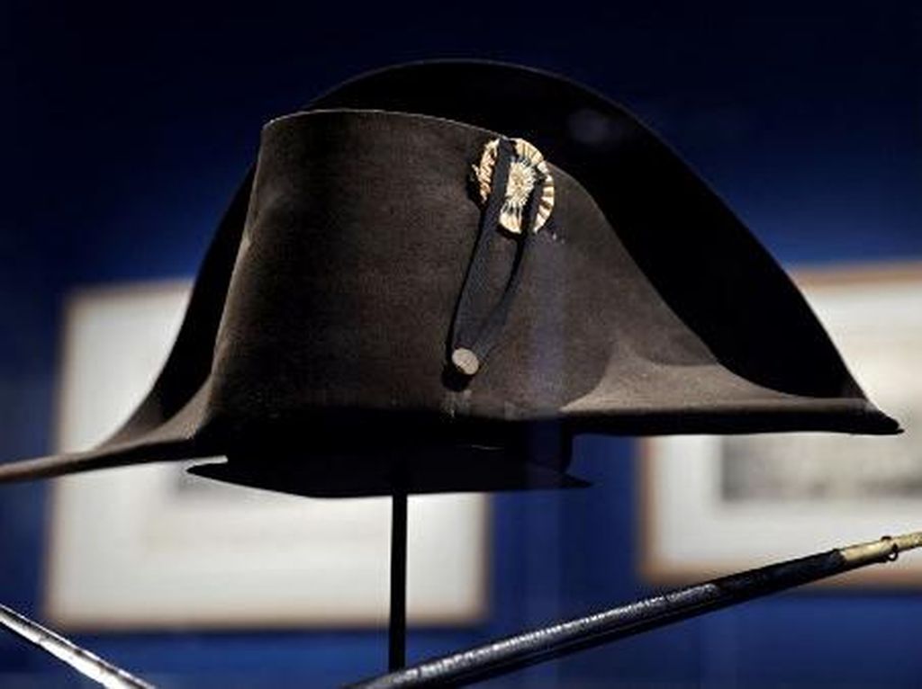Dilelang, Topi Napoleon Bonaparte Tahun 1807 Terjual Rp 10 M Dilelang, Topi Napoleon Bonaparte Tahun 1807 Terjual Rp 10 M