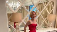 Foto: 8 Gaya Gillian Anderson yang Tak Peduli Dada Kendur Sampai Pusar