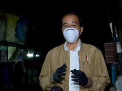 Momen Jokowi Telepon Jajarannya Usai Cek Fakta di Lapangan