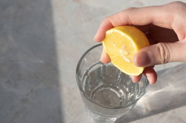 Lemon Water / foto: freeimages.com/Olhakozachenko