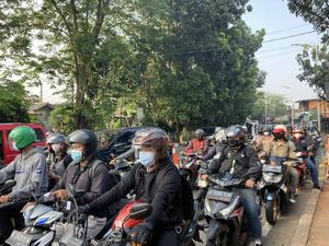 Pemeriksaan STRP di Titik Penyekatan Lenteng Agung, Lalin Kembali Macet