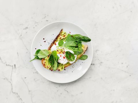 jika makan di piring besar maka bisa menipu otak untuk berpikir bahwa kita belum cukup makan