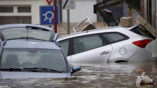 Mobil-mobil Ini Jadi Korban Banjir di Belgia