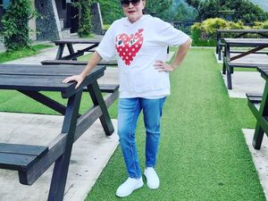 Cerita Mpok Atiek Rajin Merawat Wajah di Usia 67 Tahun: Harus Dong!