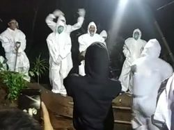 Soal Cara Penggali Kubur Hilangkan Jenuh Makamkan Jenazah COVID, Satgas Minta Maaf
