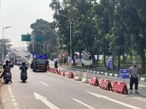 Penyekatan PPKM Darurat di Lenteng Agung Lengang Siang Ini