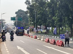 Penyekatan PPKM Darurat di Lenteng Agung Lengang Siang Ini