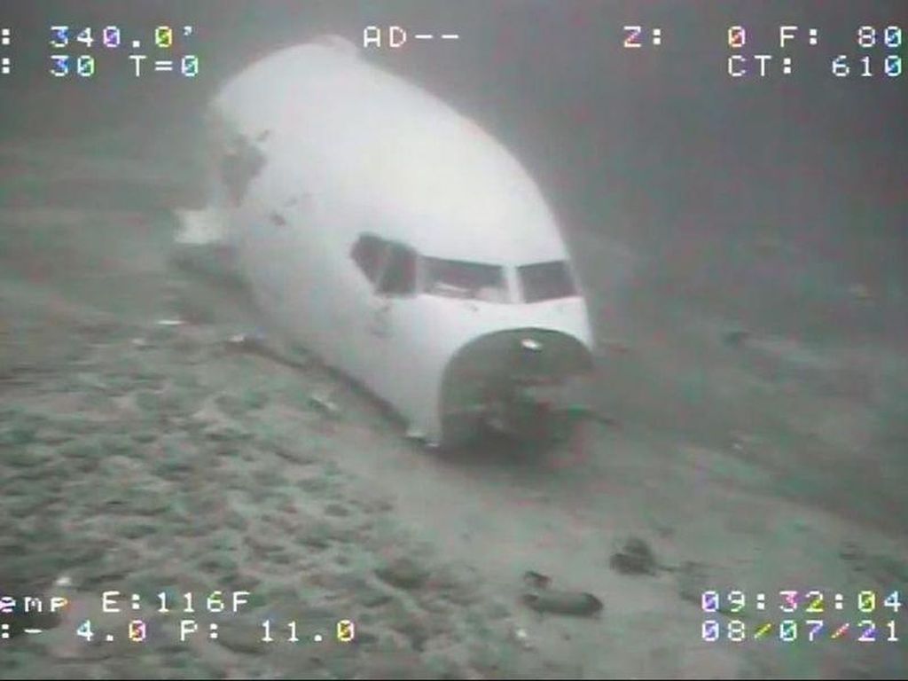 Potret Mengerikan Bangkai Pesawat Boeing 737 yang Jatuh di Hawaii Potret Mengerikan Bangkai Pesawat Boeing 737 yang Jatuh di Hawaii