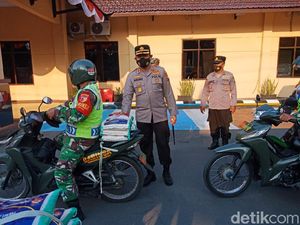 Paket Sembako Jamin Warga Jombang yang Isoman Tetap di Rumah Paket Sembako Jamin Warga Jombang yang Isoman Tetap di Rumah
