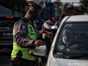 Polisi: Mobilitas Warga di 100 Titik Penyekatan DKI Turun hingga 50 Persen