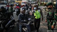 Ramainya kendaraan di Penyekatan Kawasan Bekasi