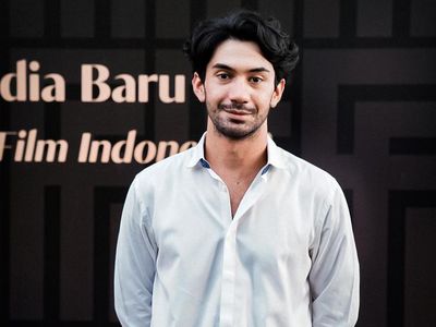 7 Artis Ini Punya Pekerjaan Lain Sebelum Terkenal, Jadi OB sampai Jaga Makam