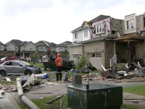Rumah Rusak-Mobil Terbalik Dihempas Tornado di Ontario Kanada Rumah Rusak-Mobil Terbalik Dihempas Tornado di Ontario Kanada