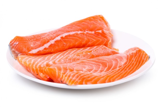 Bukan hanya omega 3, ikan salmon pun mengandung vitamin D yang bermanfaat untuk kesehatan jantung, menjadi sumber protein, dan antioksidan