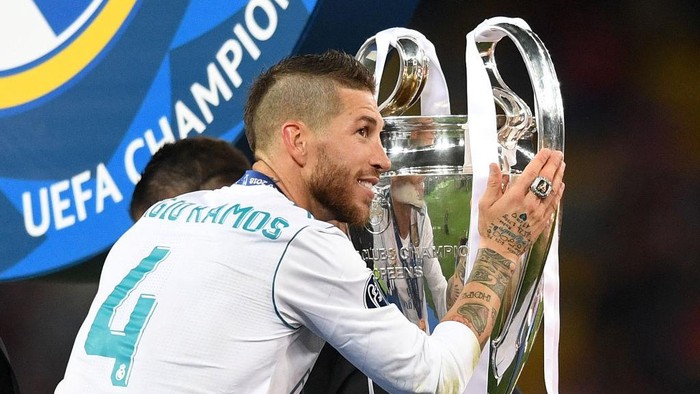 KIEV, UKRAINE - MAY 26: Sergio Ramos of Real Madrid celebrates with The UEFA Champions League trophy following his sides victory in the UEFA Champions League Final between Real Madrid and Liverpool at NSC Olimpiyskiy Stadium on May 26, 2018 in Kiev, Ukraine.  (Photo by Michael Regan/Getty Images)