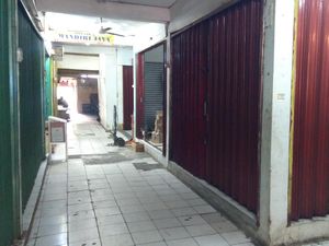 Pedagang di Tanah Abang Kucing-kucingan dengan Aparat demi Mengisi Perut