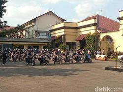 Polisi-TNI di Bandung dan Majalengka Sebar Bansos untuk Warga Terdampak Corona