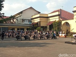 Polisi-TNI di Bandung dan Majalengka Sebar Bansos untuk Warga Terdampak Corona