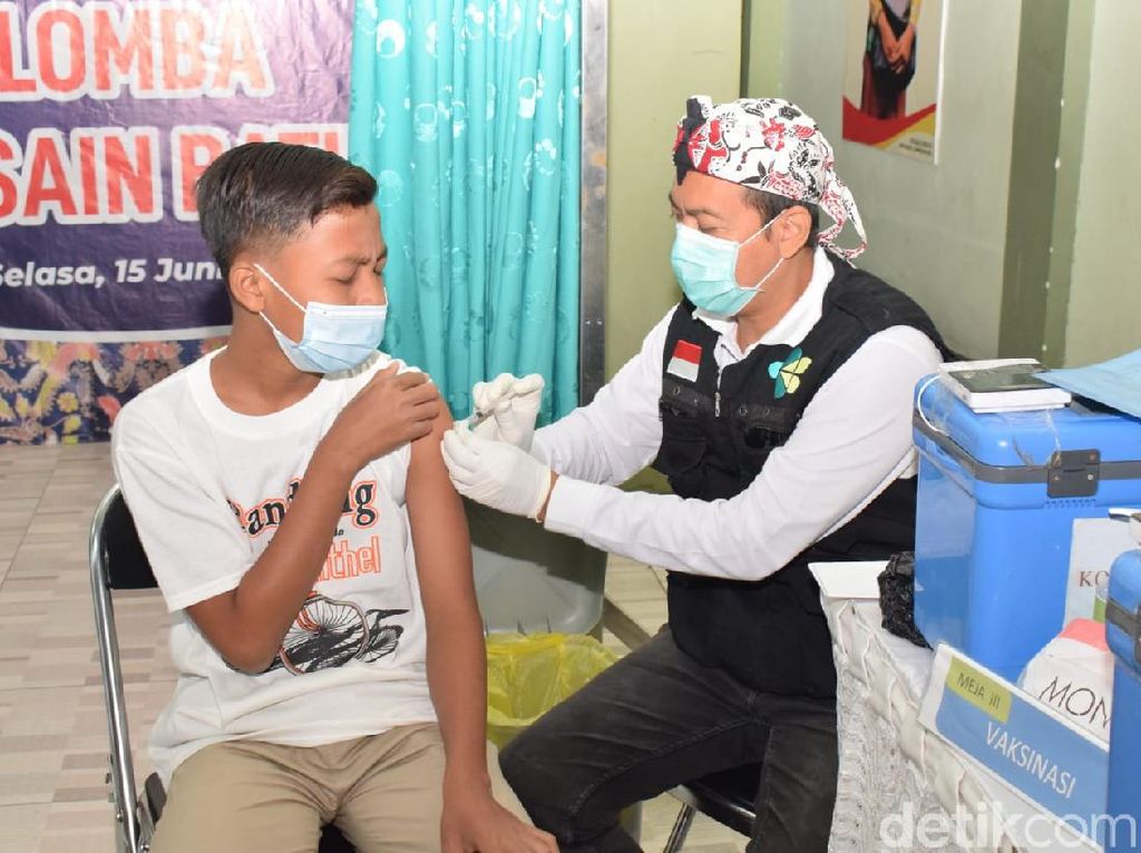 Vaksinasi Hari Ini Serbu Sekolah SD dan SMP di Lamongan Vaksinasi Hari Ini Serbu Sekolah SD dan SMP di Lamongan