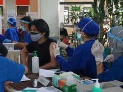 Siap Mulai Tahun Ajaran Baru, UPJ Bintaro Vaksinasi Ratusan Mahasiswa